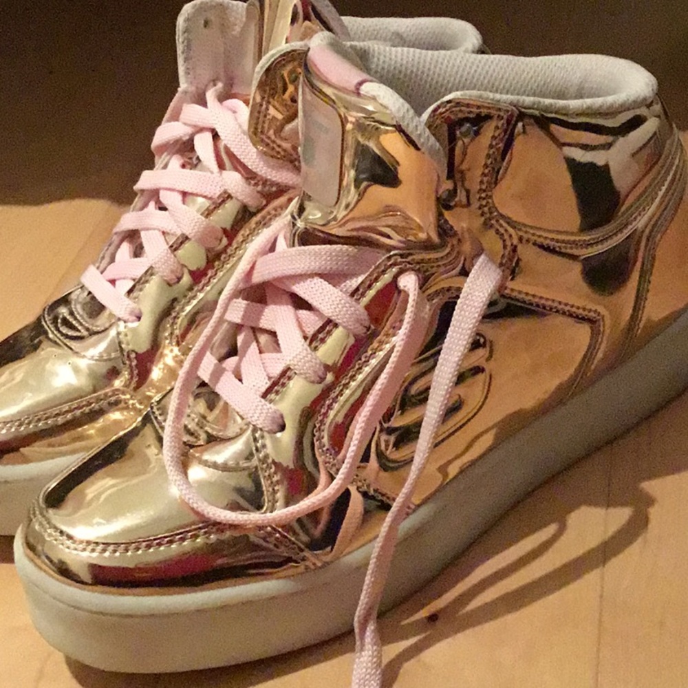 This a light up sketchers